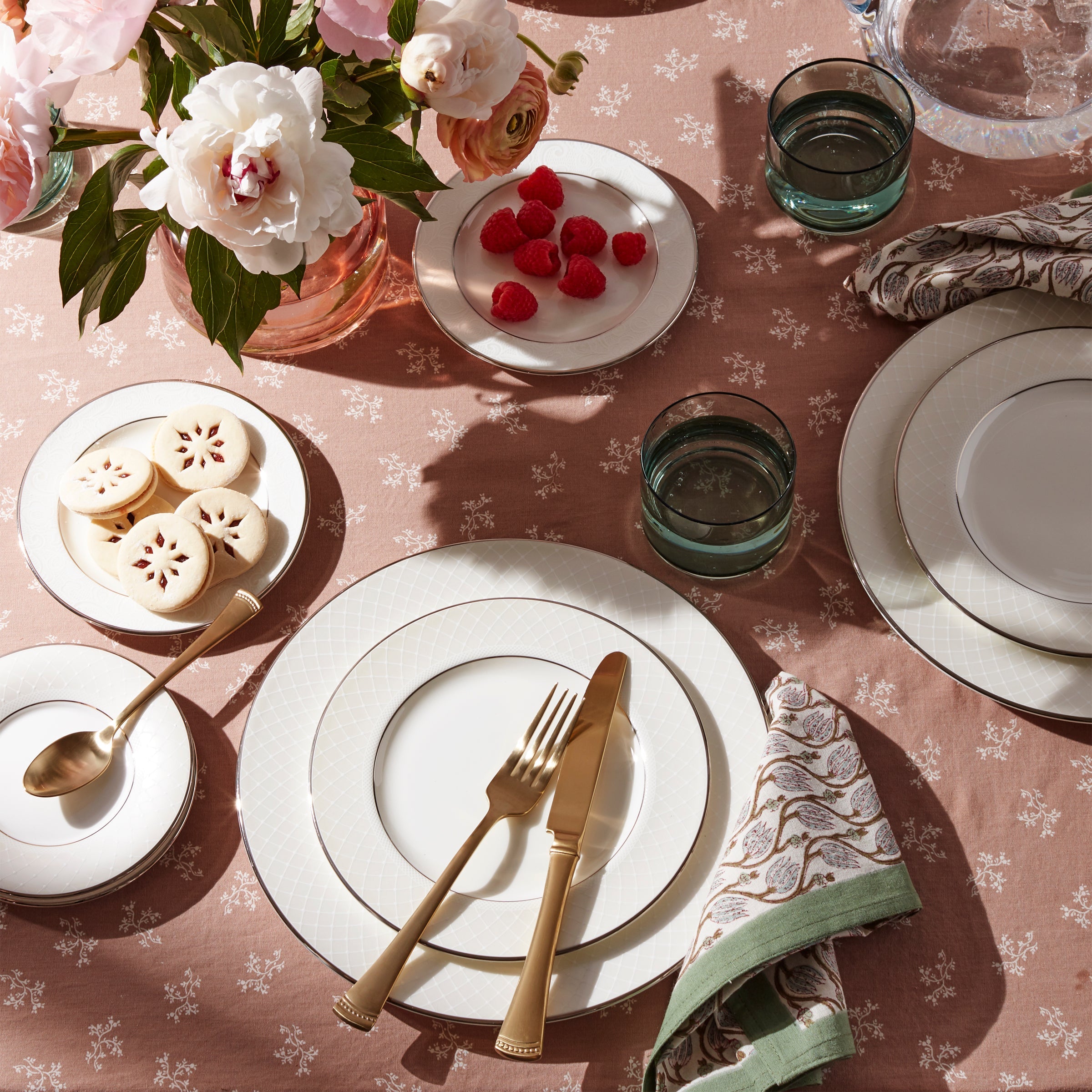 Venetian Lace 5-Piece Place Setting - Image 2