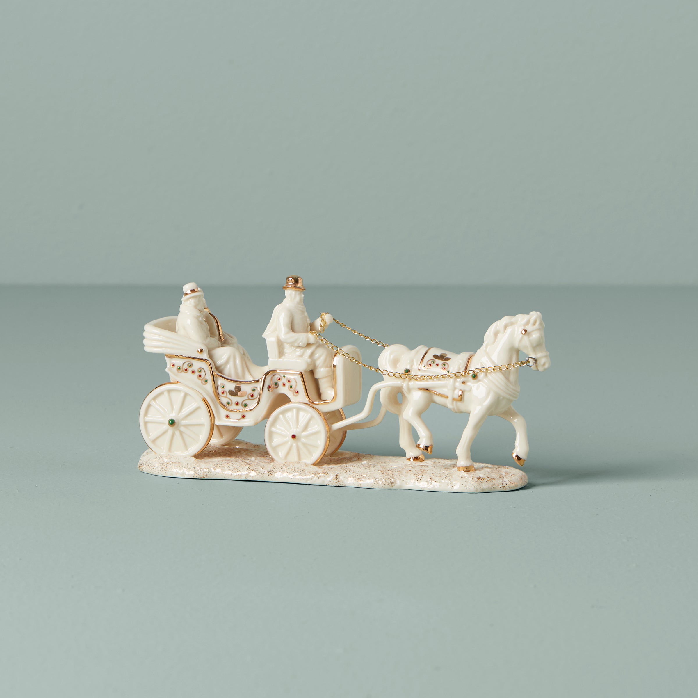 Mistletoe Park Horse-Drawn Carriage - Image 2