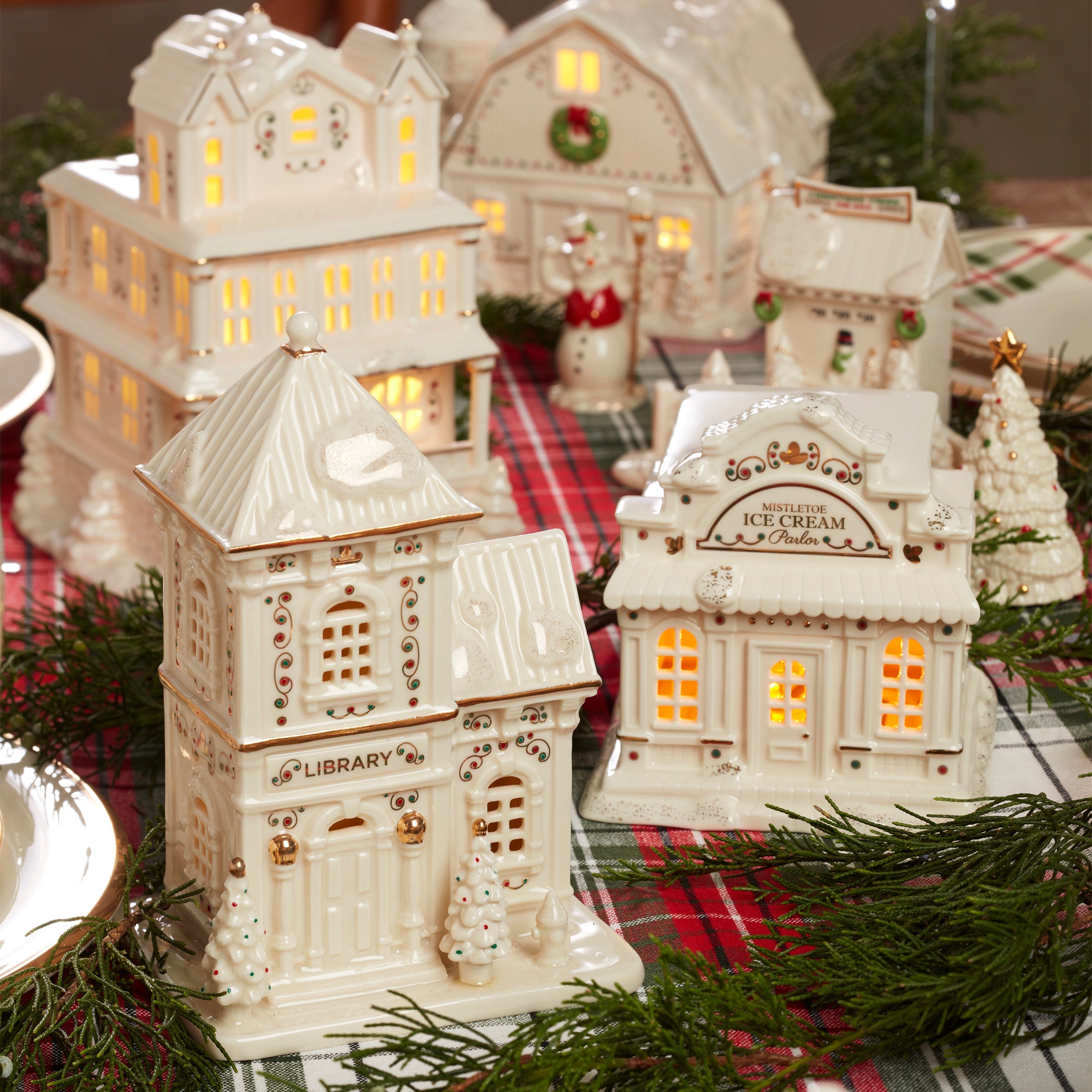 Mistletoe Park Lit Library Figurine - Image 3