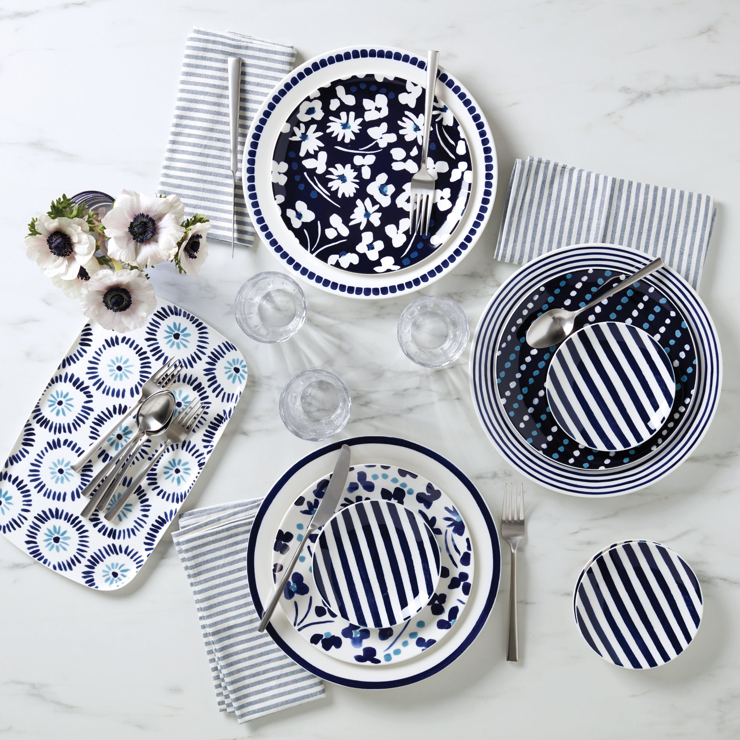 Floral Way Accent Plates - Set of 4 - Image 5