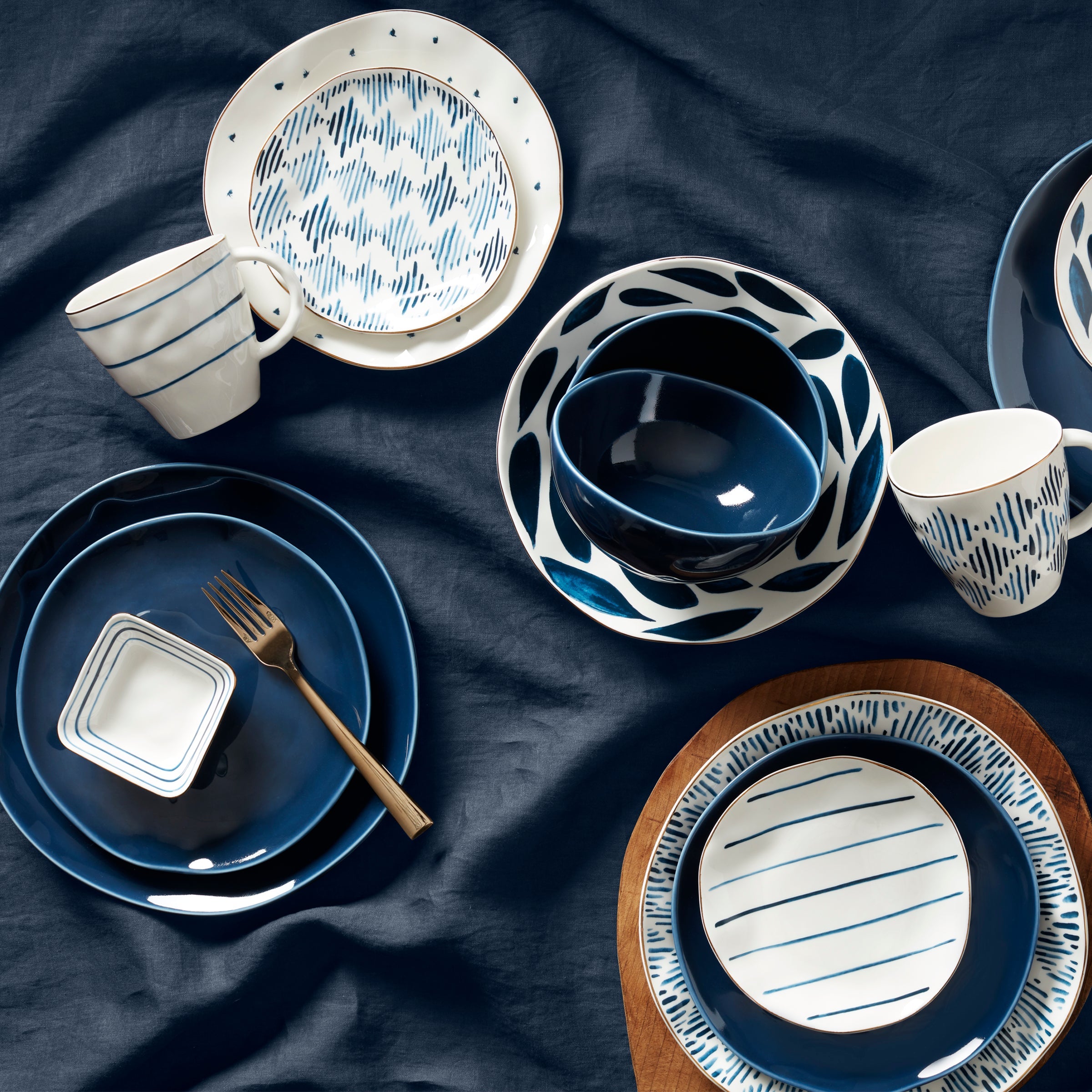Bay Colors Blue Dinner Plates - Set of 4 - Image 4