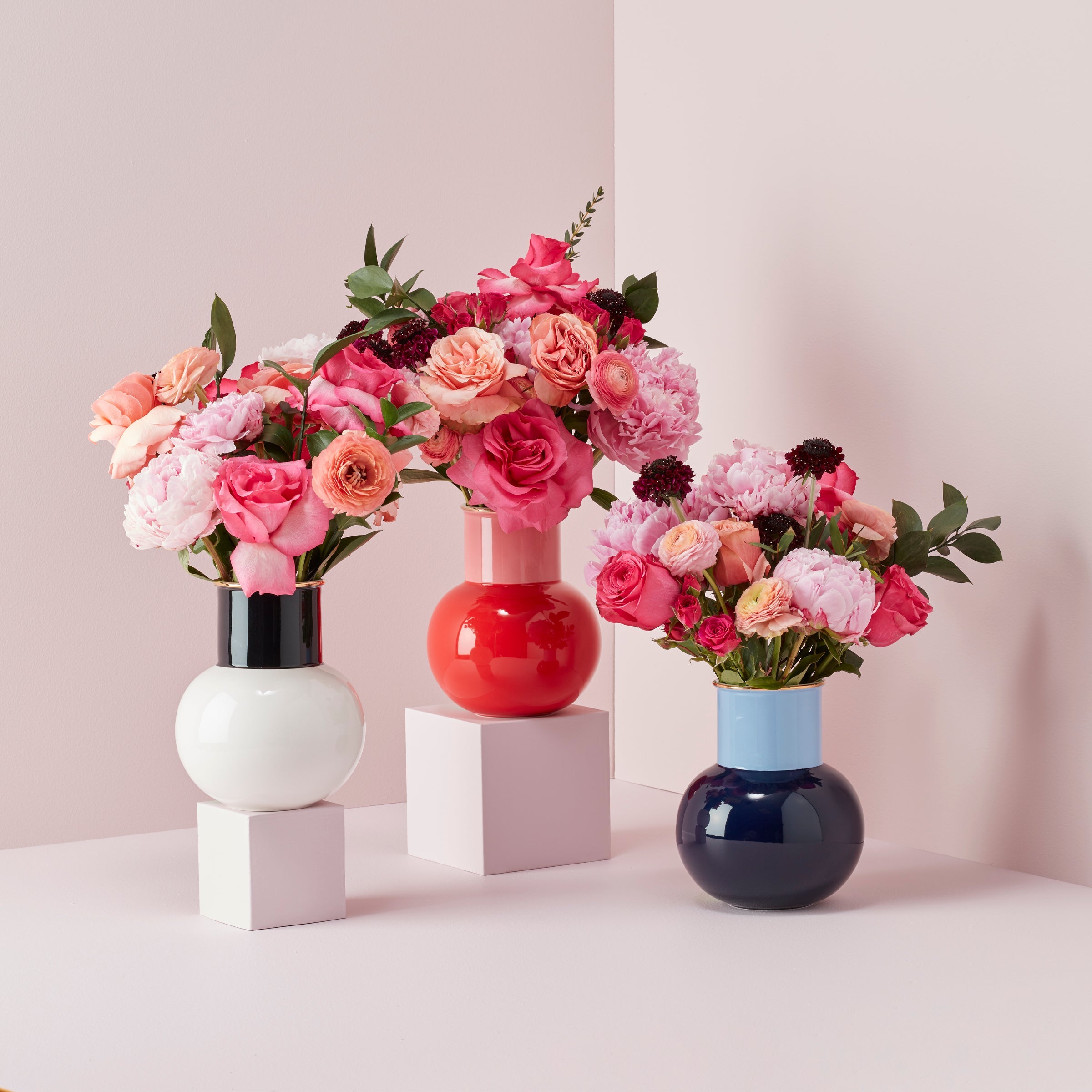 Make It Pop White & Black Bouquet Vase - Image 3