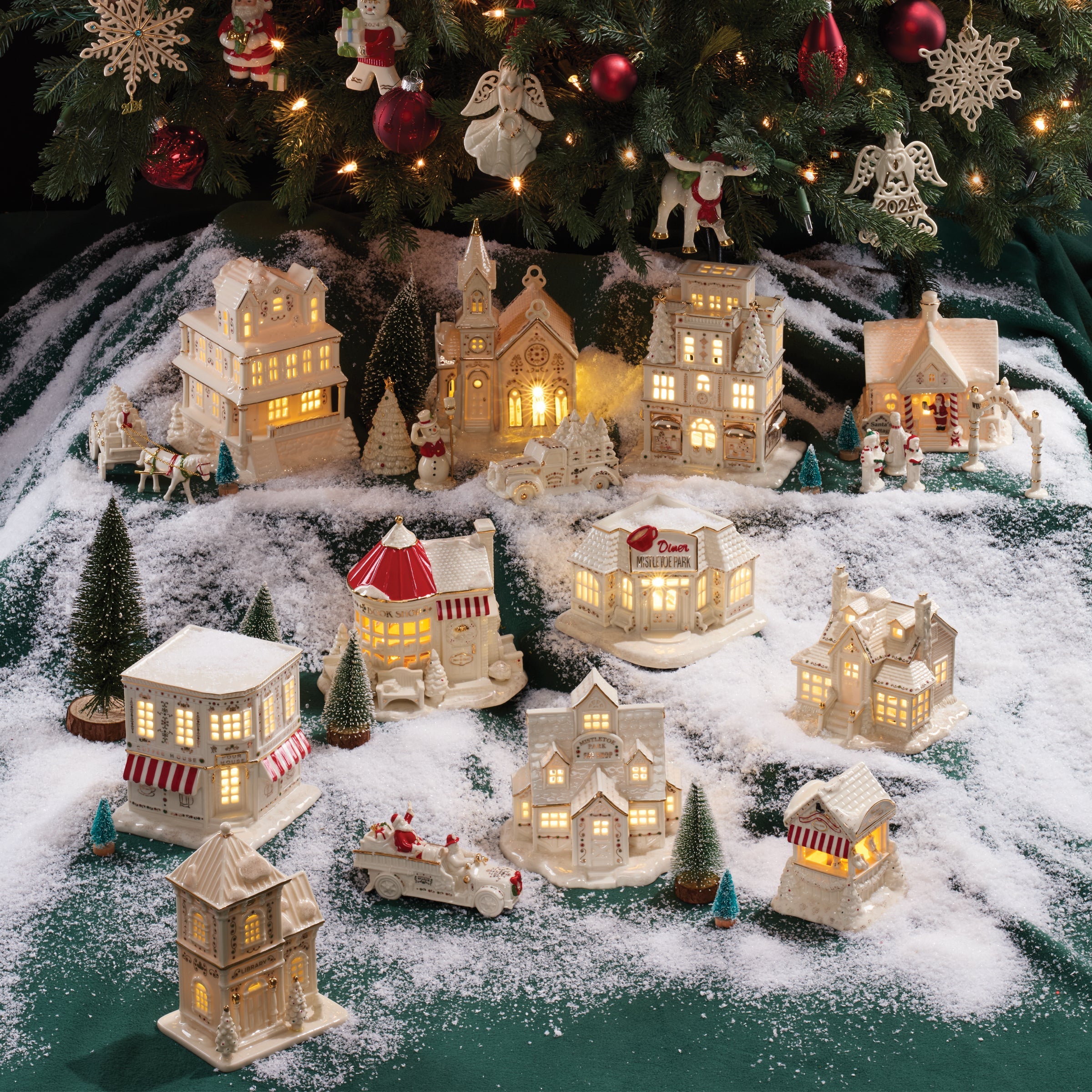Mistletoe Park Book Store Figurine - Image 3