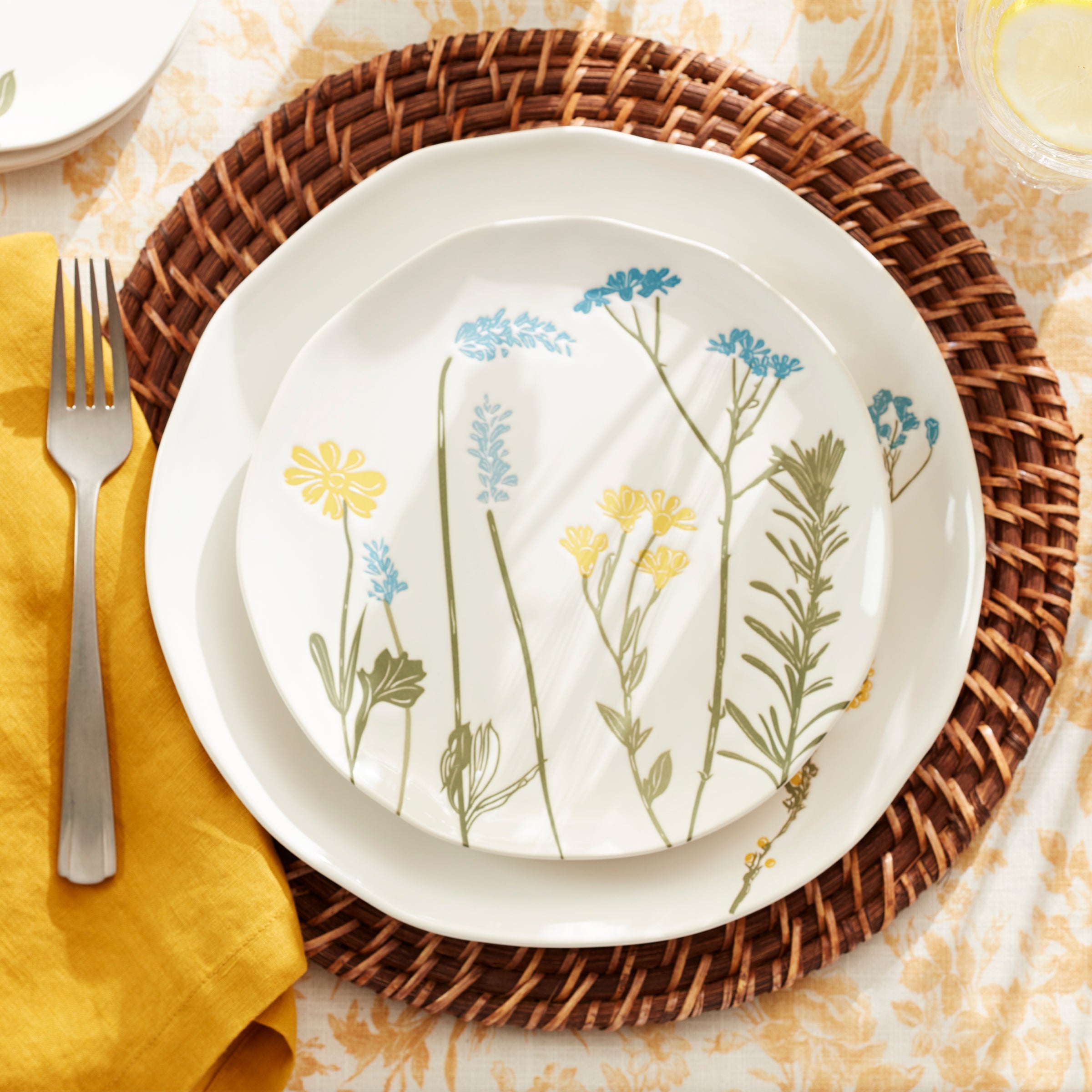 Wildflowers 12-Piece Dinnerware Set - Image 6