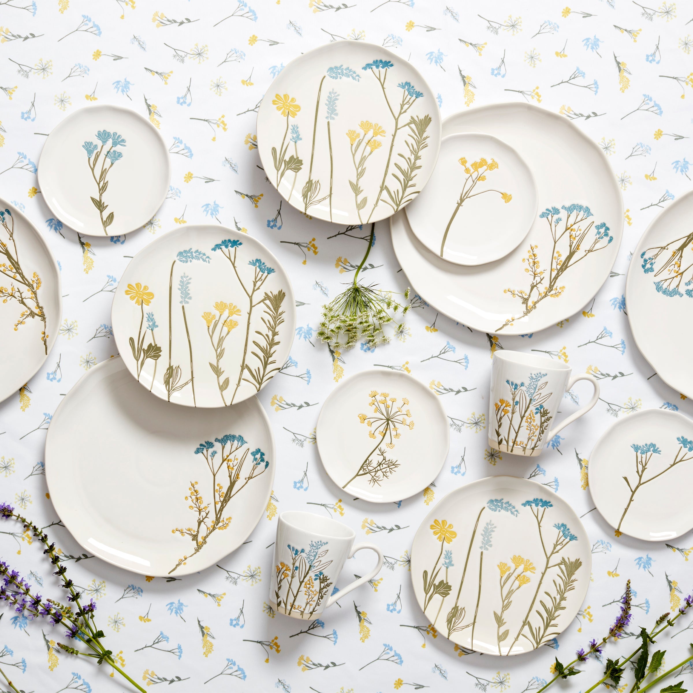 Wildflowers 12-Piece Dinnerware Set - Image 9