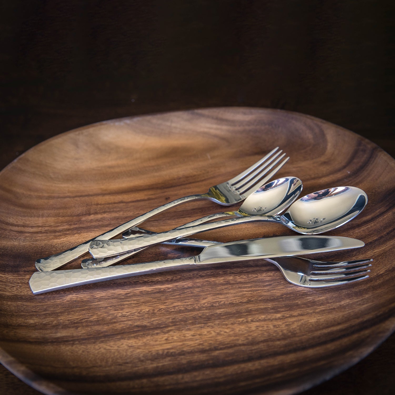 Reagan Mirror Hammered 20 Piece Flatware Set - Image 4